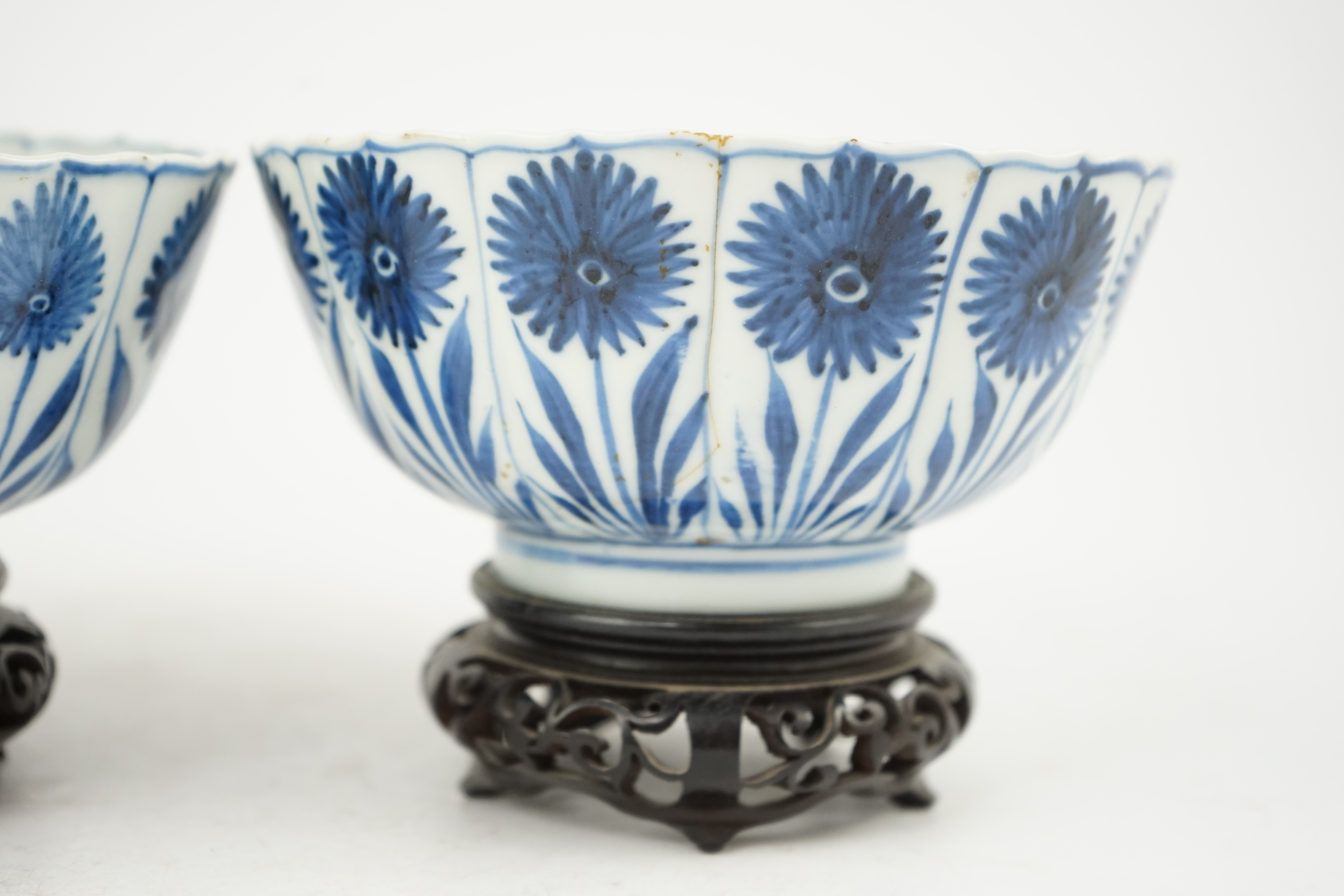 A pair of Chinese blue and white ‘Astor’ bowls, Kangxi period